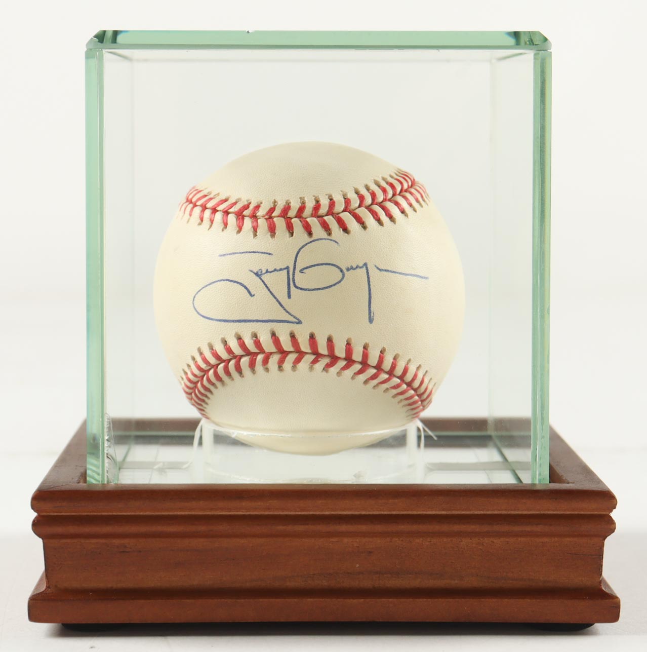Tony Gwynn Signed ONL Baseball with Display Case (JSA) at PristineAuction.com Tony Gwynn Signed ONL Baseball with Display Case (JSA) at PristineAuction.com