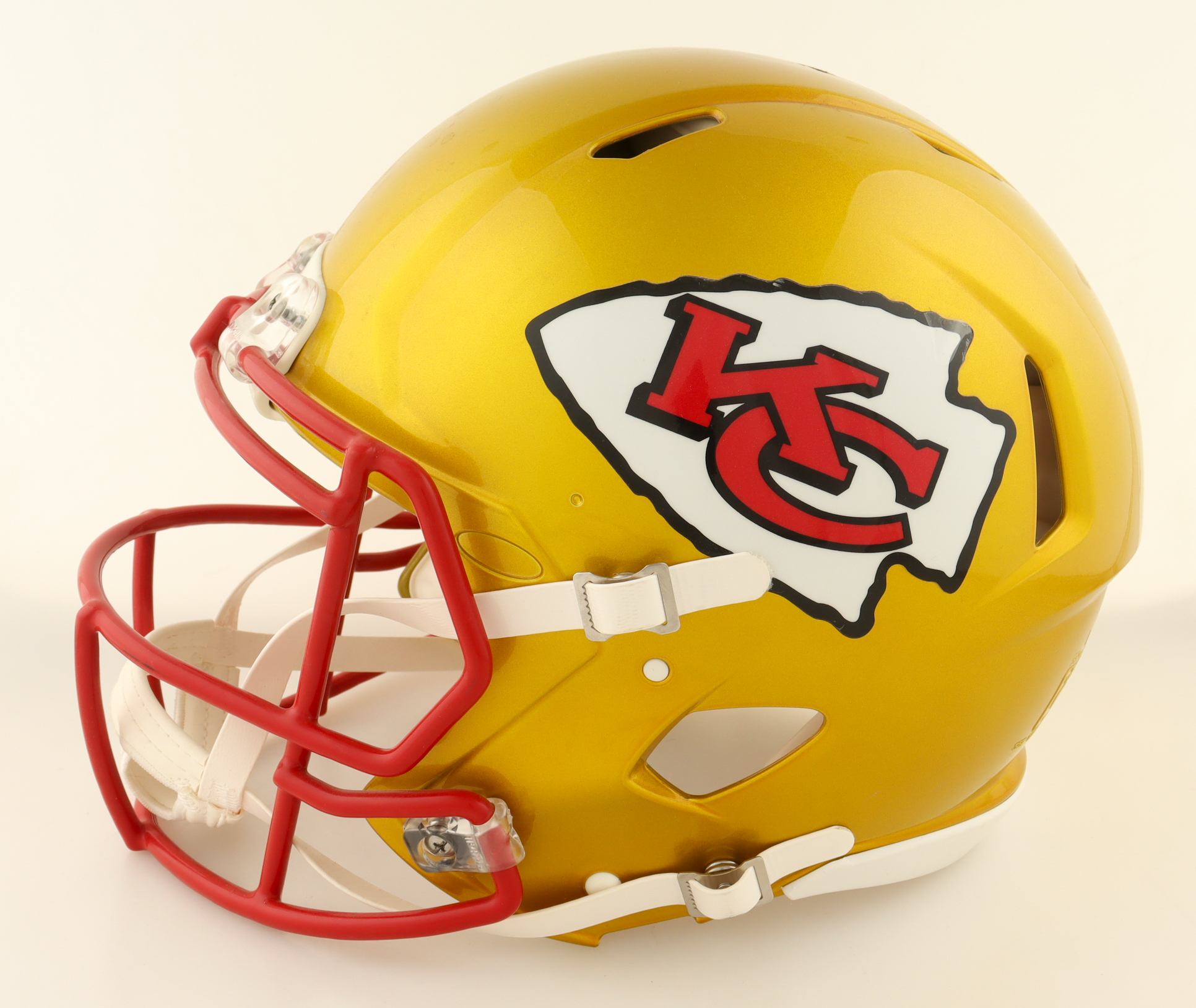 Travis Kelce Signed Chiefs Full-Size Authentic On-Field Flash Alternate Speed Helmet (Beckett) at PristineAuction.com Travis Kelce Signed Chiefs Full-Size Authentic On-Field Flash Alternate Speed Helmet (Beckett) at PristineAuction.com