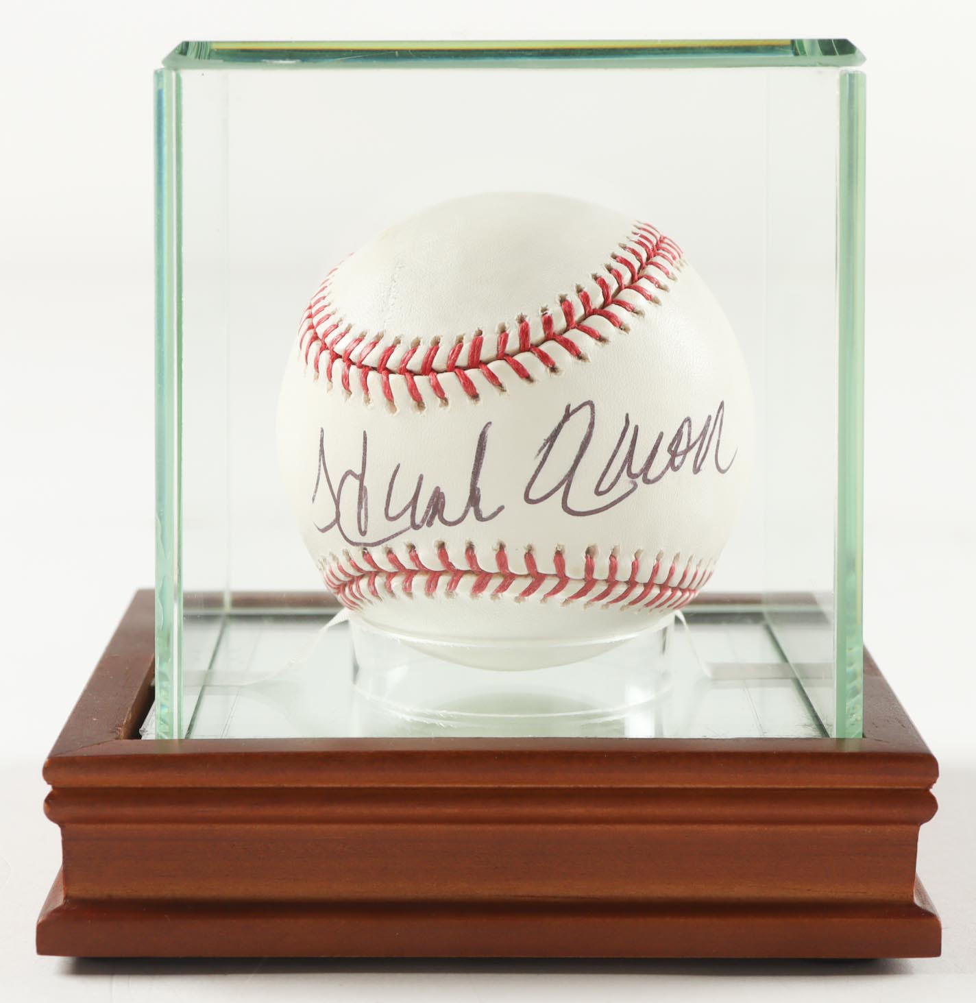 Hank Aaron Signed OML Baseball with Display Case (Steiner) at PristineAuction.com Hank Aaron Signed OML Baseball with Display Case (Steiner) at PristineAuction.com