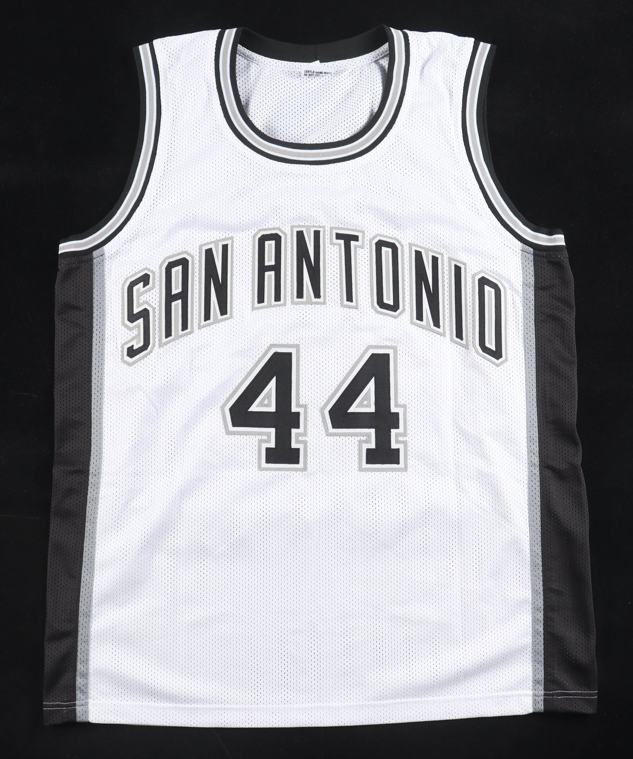 George Gervin Signed Jersey (Beckett) at PristineAuction.com George Gervin Signed Jersey (Beckett) at PristineAuction.com