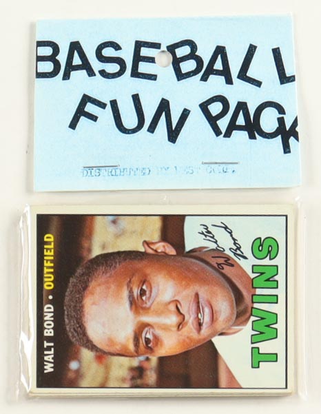 1967 Topps Baseball Card Fun Pack with (10) Cards at PristineAuction.com 1967 Topps Baseball Card Fun Pack with (10) Cards at PristineAuction.com