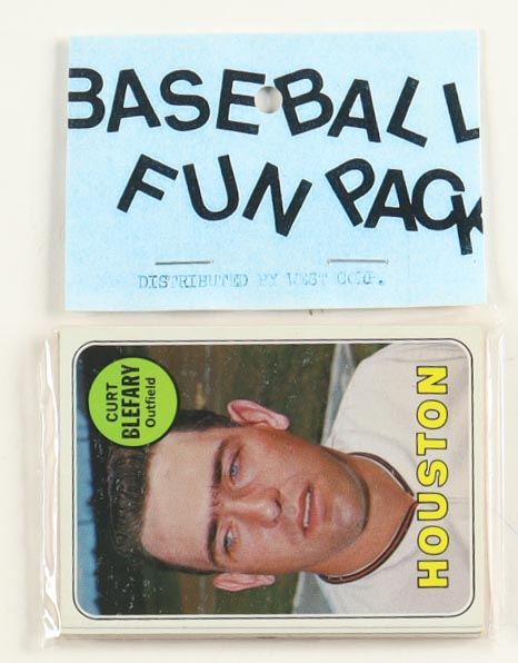 1969 Topps Baseball Card Fun Pack with (10) Cards at PristineAuction.com 1969 Topps Baseball Card Fun Pack with (10) Cards at PristineAuction.com