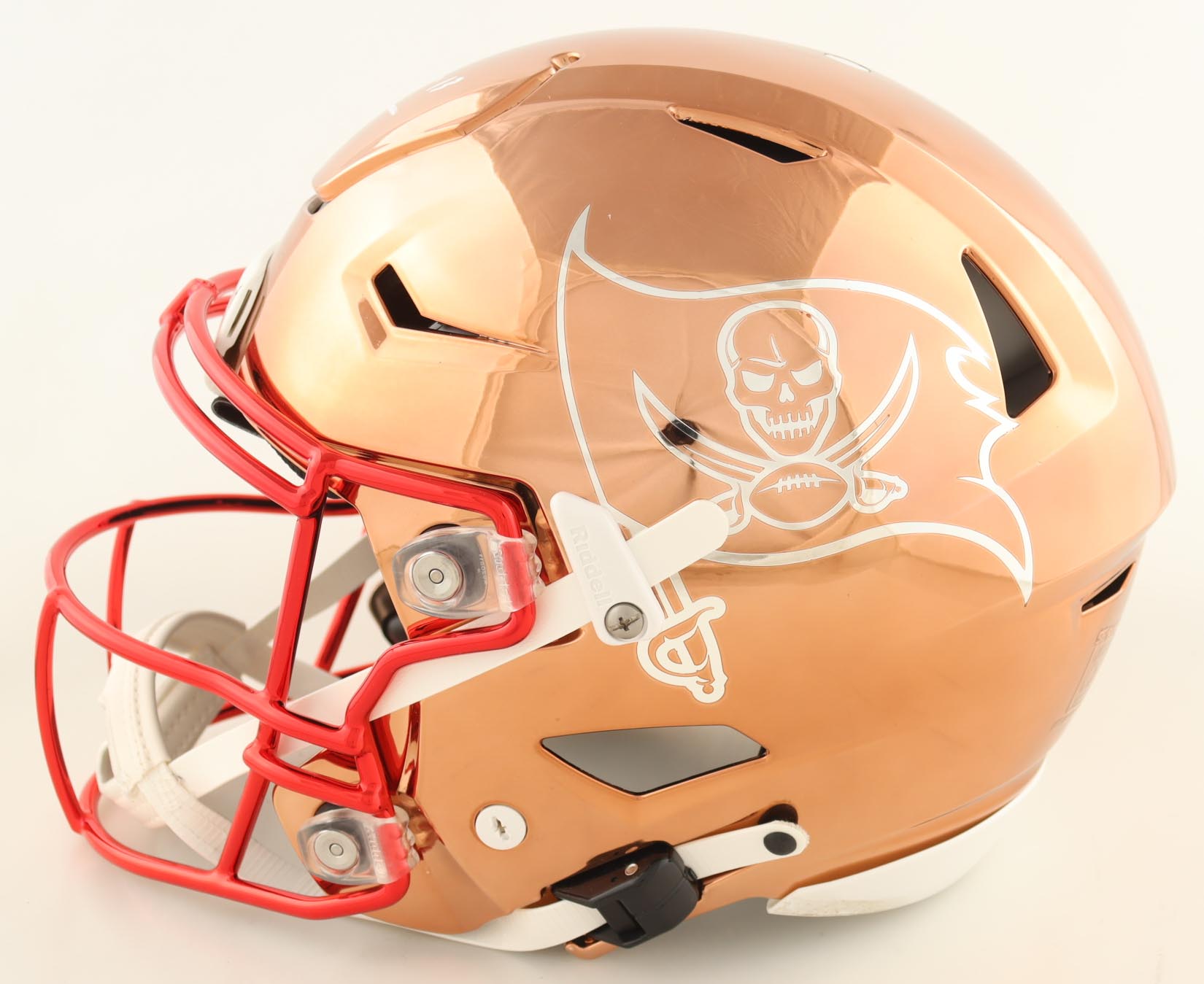 Mike Evans Signed Buccaneers Full-Size Authentic On-Field Chrome Alternate SpeedFlex Helmet (Beckett) at PristineAuction.com Mike Evans Signed Buccaneers Full-Size Authentic On-Field Chrome Alternate SpeedFlex Helmet (Beckett) at PristineAuction.com