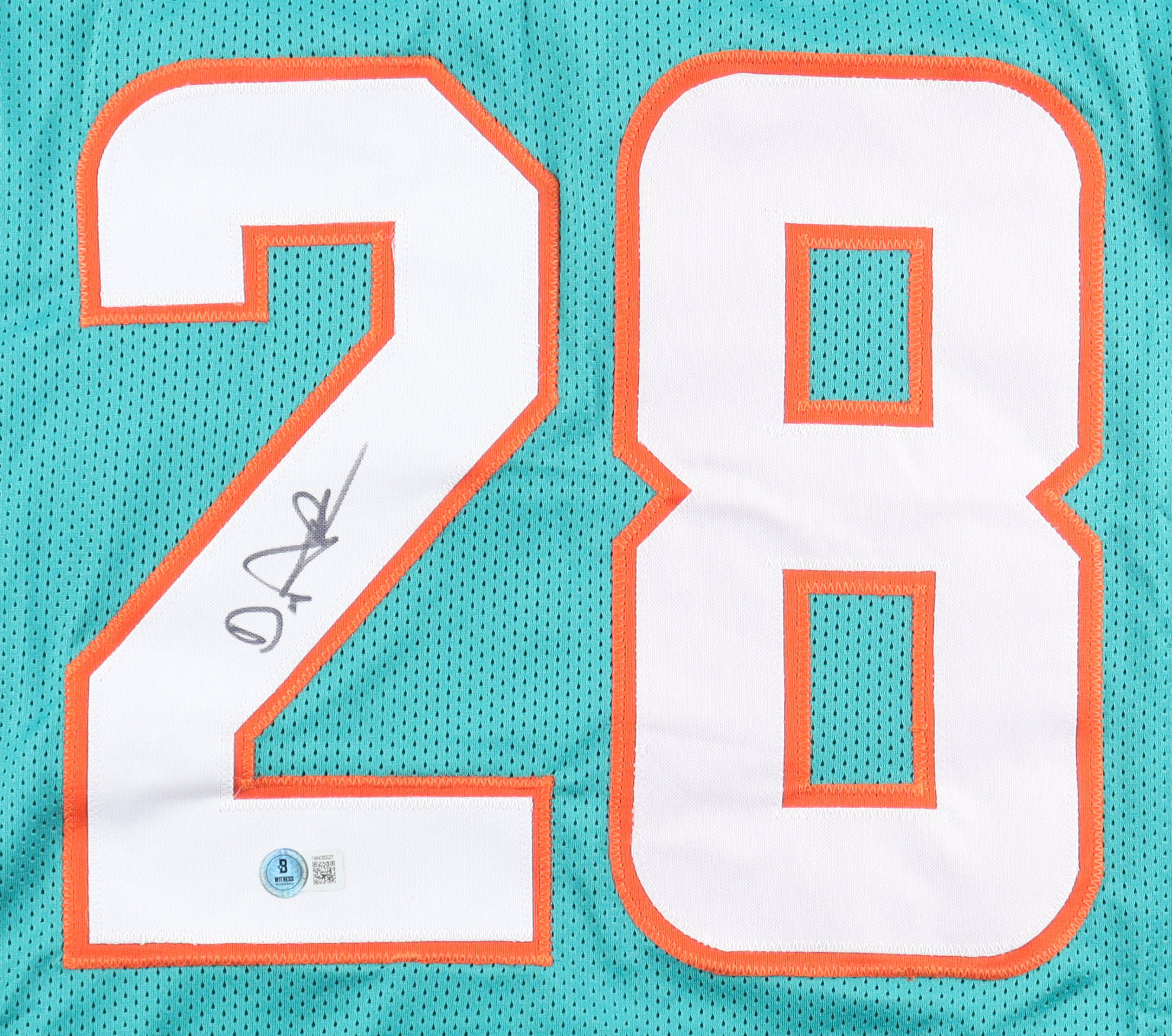 De'Von Achane Signed Jersey (Beckett) at PristineAuction.com De'Von Achane Signed Jersey (Beckett) at PristineAuction.com