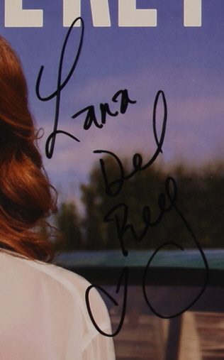 Lana Del Rey Signed "Born To Die" Vinyl Record Album (PSA) at PristineAuction.com Lana Del Rey Signed "Born To Die" Vinyl Record Album (PSA) at PristineAuction.com