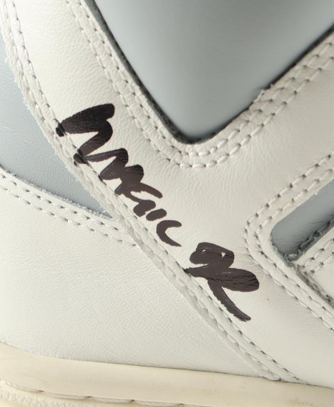 Magic Johnson & Larry Bird Signed Set of (2) Converse All-Star Basketball Shoes with Display Case (PSA & Beckett) at PristineAuction.com Magic Johnson & Larry Bird Signed Set of (2) Converse All-Star Basketball Shoes with Display Case (PSA & Beckett) at PristineAuction.com