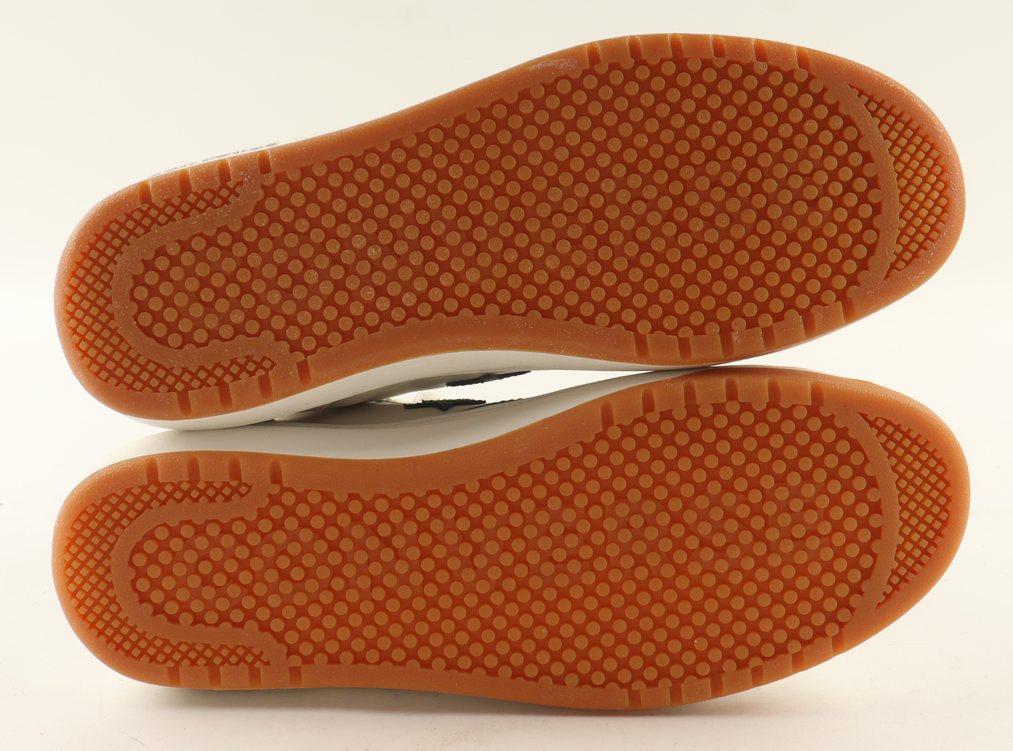 Larry Bird Signed Set of (2) Converse All-Star Basketball Shoes (PSA) at PristineAuction.com Larry Bird Signed Set of (2) Converse All-Star Basketball Shoes (PSA) at PristineAuction.com