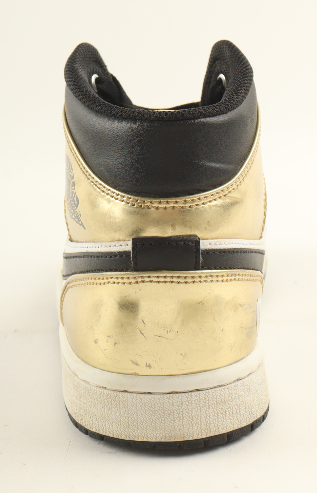 Magic Johnson Signed Air Jordan Basketball Shoe (Beckett) at PristineAuction.com Magic Johnson Signed Air Jordan Basketball Shoe (Beckett) at PristineAuction.com