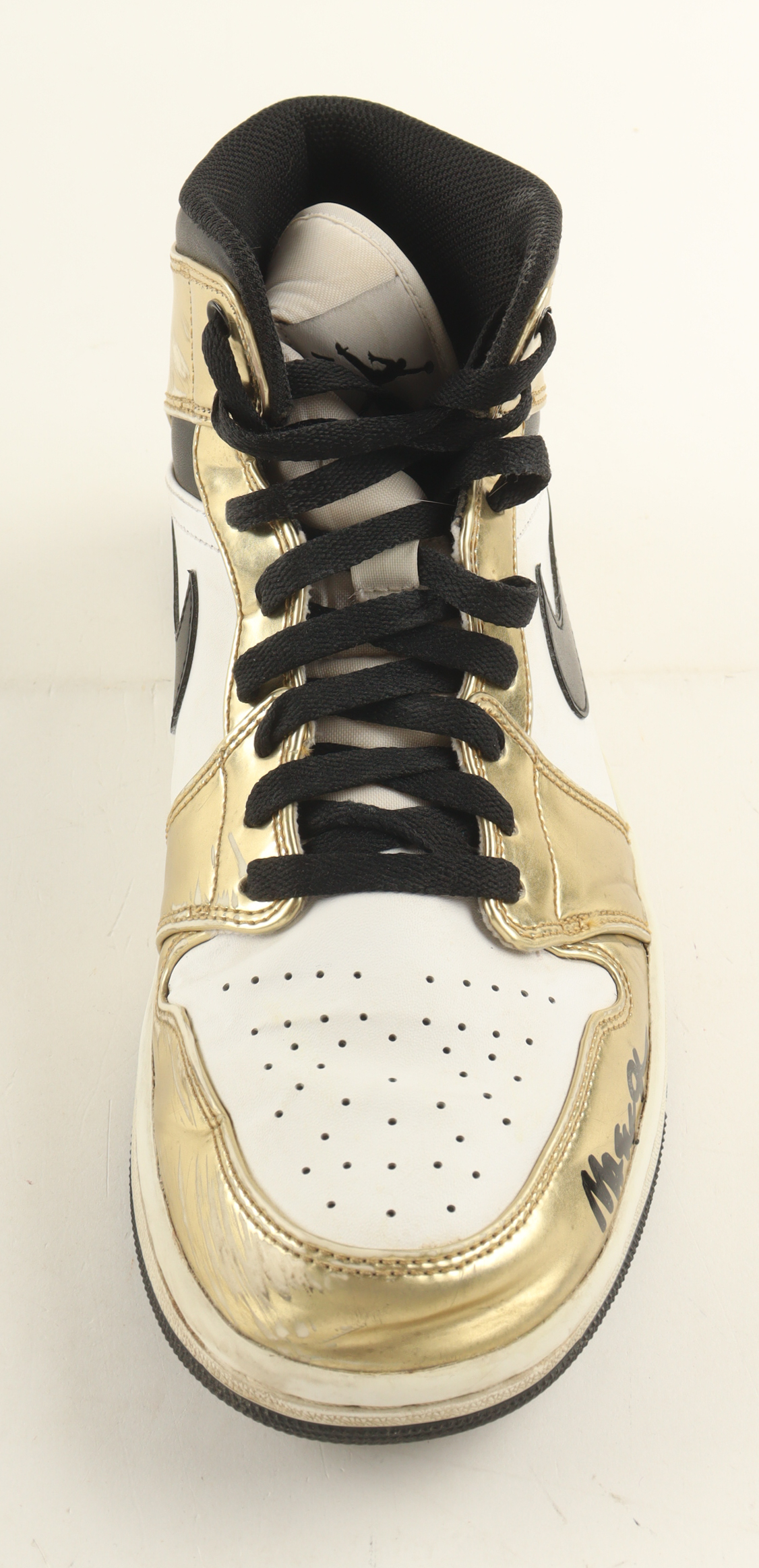 Magic Johnson Signed Air Jordan Basketball Shoe (Beckett) at PristineAuction.com Magic Johnson Signed Air Jordan Basketball Shoe (Beckett) at PristineAuction.com