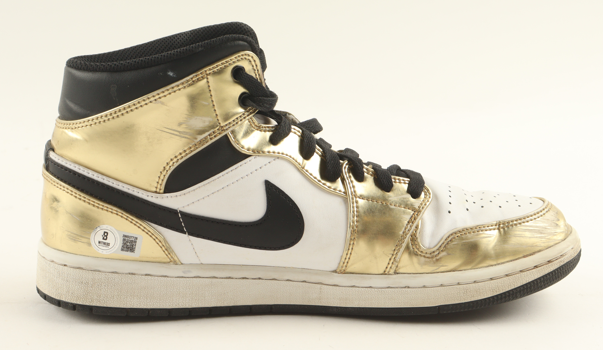 Magic Johnson Signed Air Jordan Basketball Shoe (Beckett) at PristineAuction.com Magic Johnson Signed Air Jordan Basketball Shoe (Beckett) at PristineAuction.com