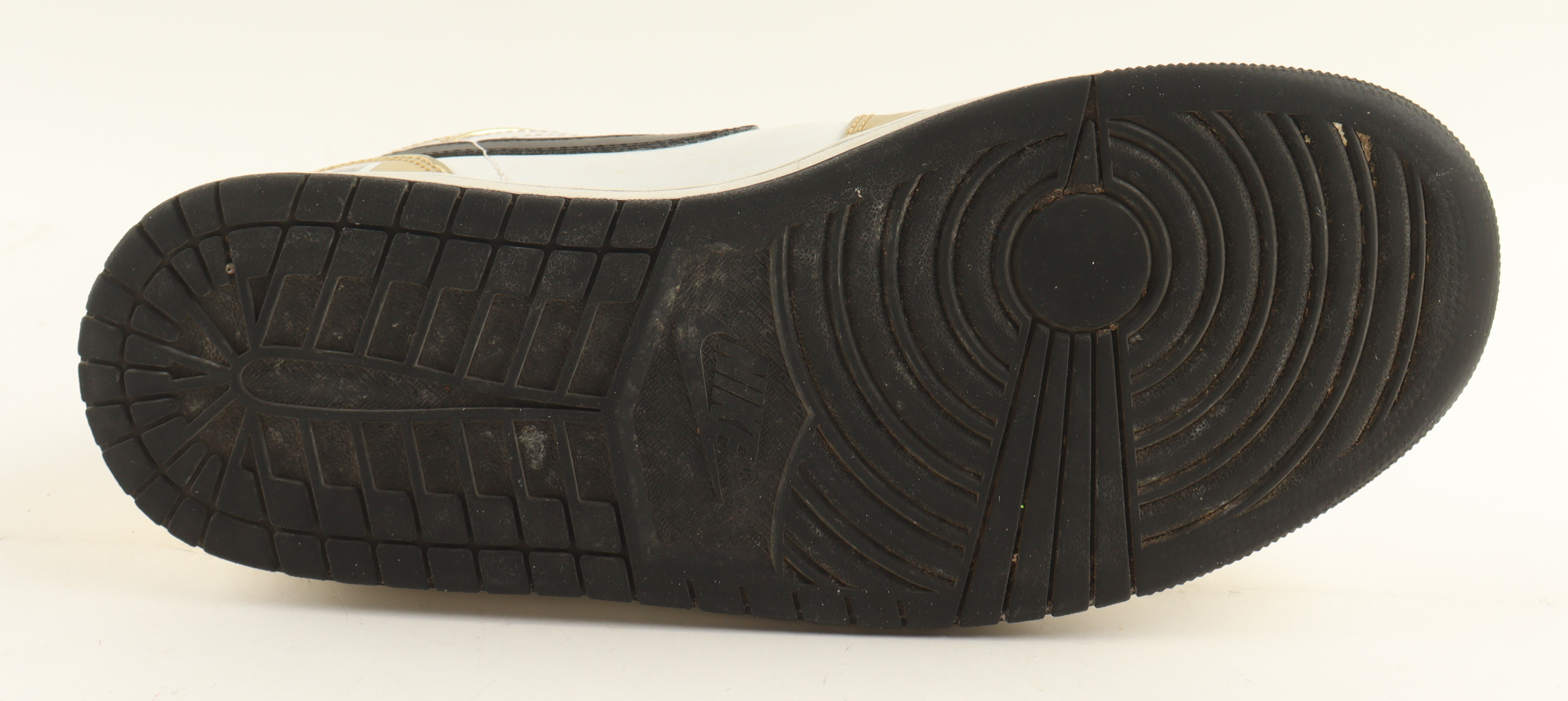 Magic Johnson Signed Air Jordan Basketball Shoe (Beckett) at PristineAuction.com Magic Johnson Signed Air Jordan Basketball Shoe (Beckett) at PristineAuction.com