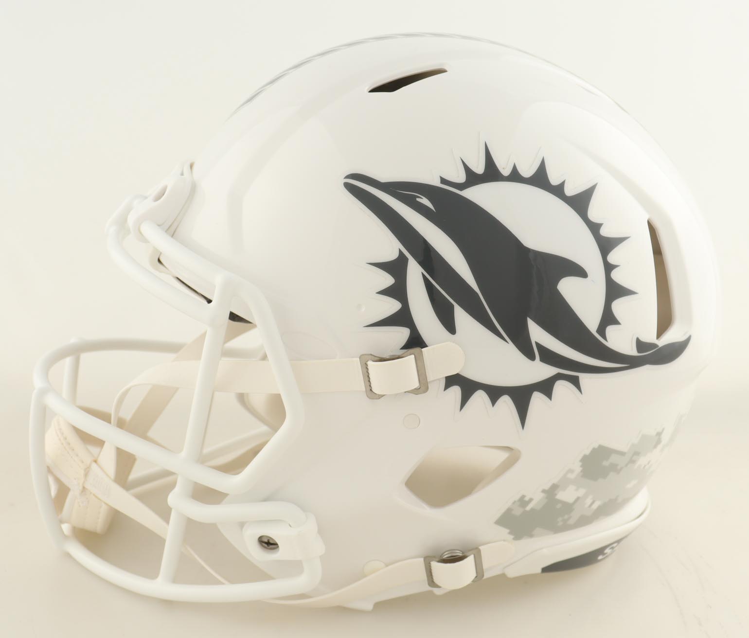 Tyreek Hill Signed Dolphins Full-Size Authentic On-Field Salute to Service Alternate Speed Helmet (Beckett) at PristineAuction.com Tyreek Hill Signed Dolphins Full-Size Authentic On-Field Salute to Service Alternate Speed Helmet (Beckett) at PristineAuction.com
