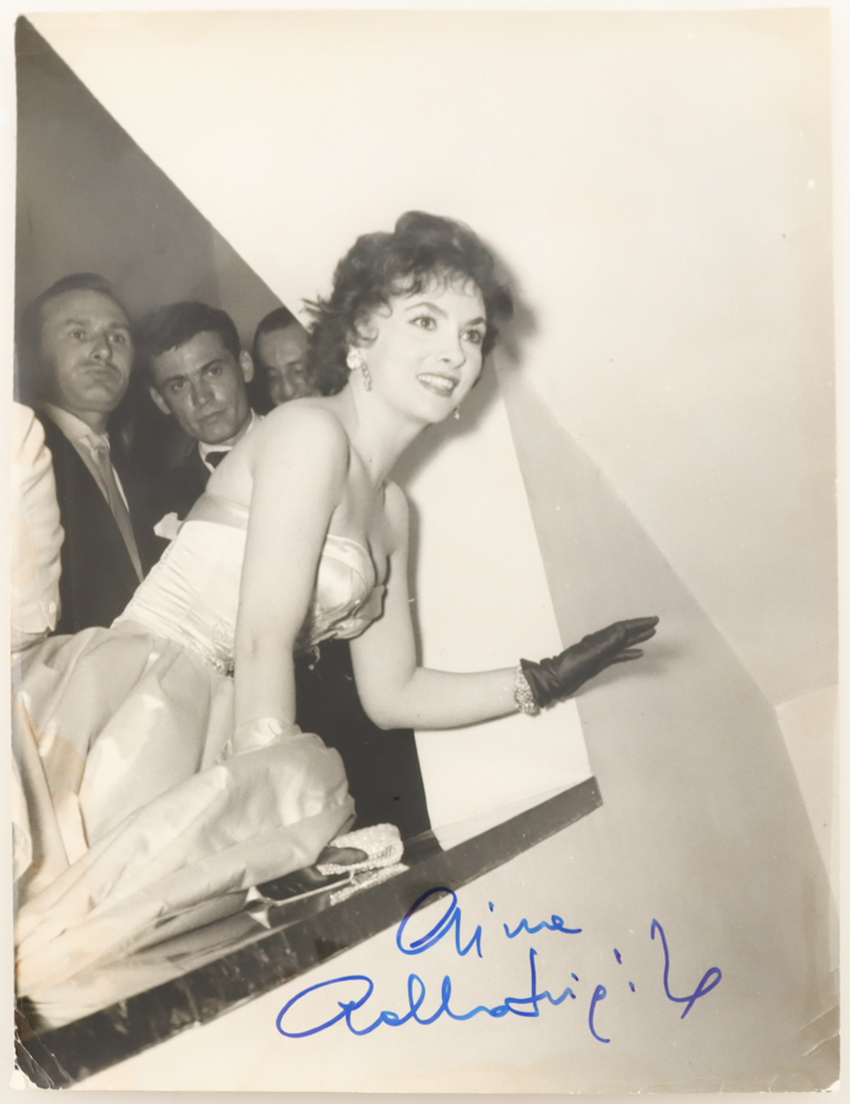 Gina Lollobrigida Signed 8x10 Photo (PSA) at PristineAuction.com Gina Lollobrigida Signed 8x10 Photo (PSA) at PristineAuction.com
