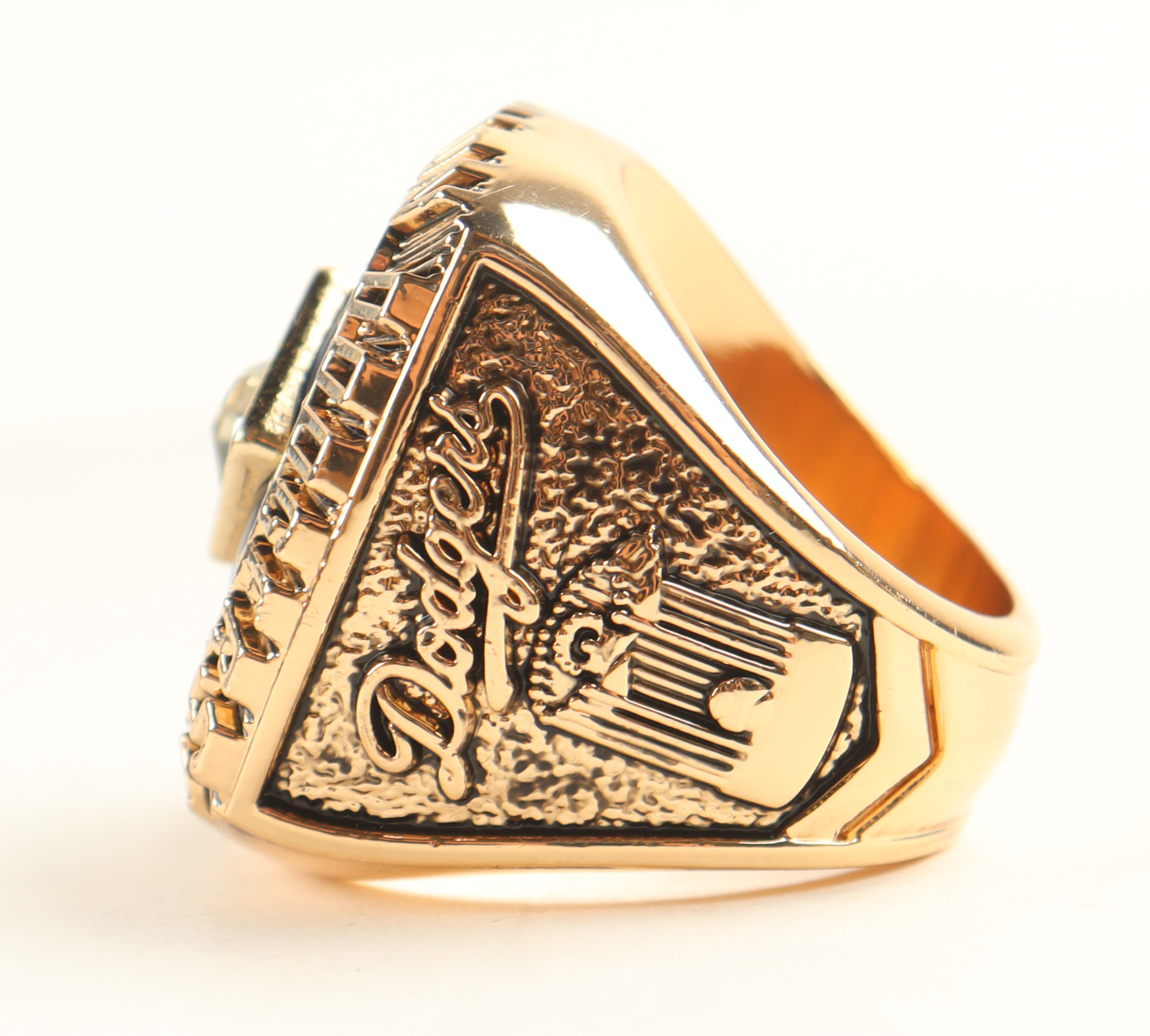 1988 Los Angeles Dodgers Commemorative World Series MLB Replica Championship Ring at PristineAuction.com 1988 Los Angeles Dodgers Commemorative World Series MLB Replica Championship Ring at PristineAuction.com