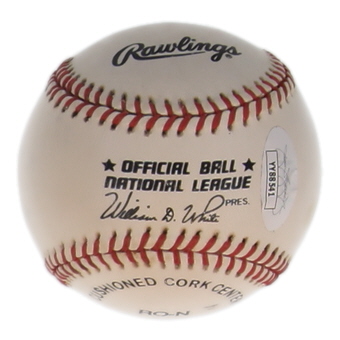Willie Mays Signed ONL Baseball (JSA) at PristineAuction.com Willie Mays Signed ONL Baseball (JSA) at PristineAuction.com