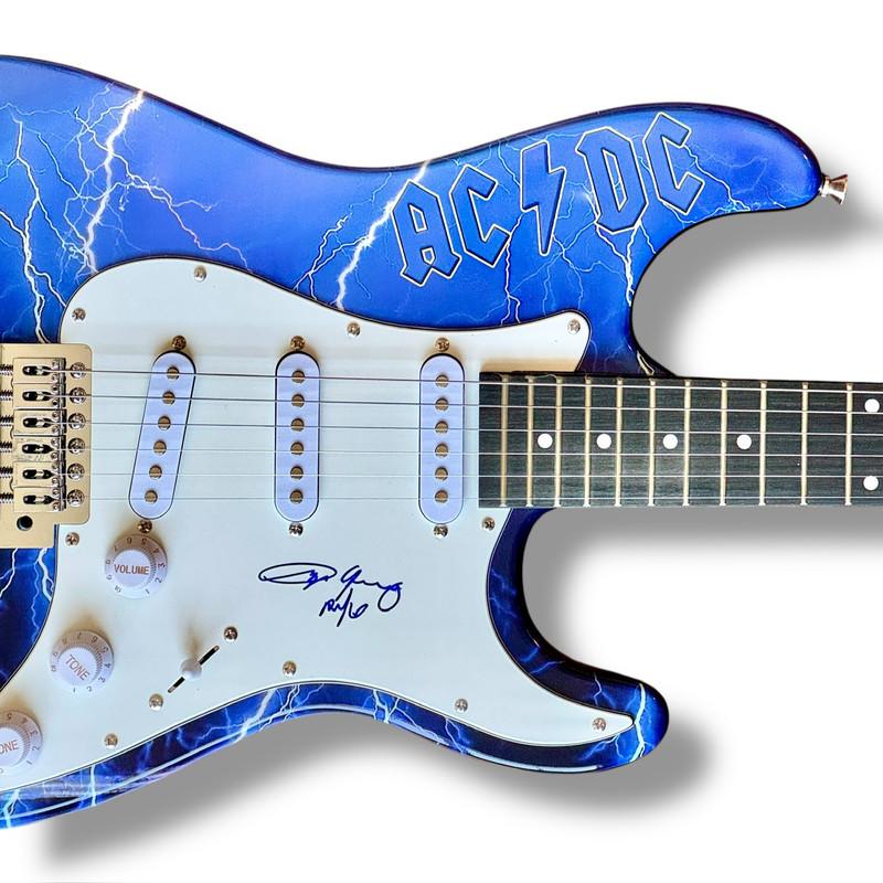 Angus Young Signed "AC/DC" Custom Stratocaster Guitar Inscribed "AC/DC" (JSA) at PristineAuction.com Angus Young Signed "AC/DC" Custom Stratocaster Guitar Inscribed "AC/DC" (JSA) at PristineAuction.com