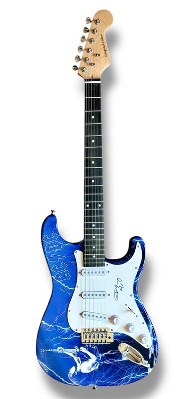 Angus Young Signed "AC/DC" Custom Stratocaster Guitar Inscribed "AC/DC" (JSA) at PristineAuction.com Angus Young Signed "AC/DC" Custom Stratocaster Guitar Inscribed "AC/DC" (JSA) at PristineAuction.com