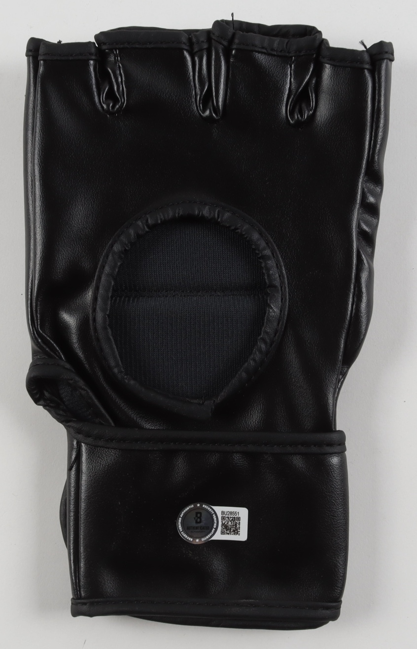 Jamahal Hill Signed MMA Custom USA Glove (Beckett) at PristineAuction.com Jamahal Hill Signed MMA Custom USA Glove (Beckett) at PristineAuction.com