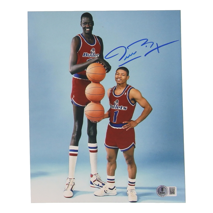 Muggsy Bogues Signed Bullets 8x10 Photo (Beckett) at PristineAuction.com Muggsy Bogues Signed Bullets 8x10 Photo (Beckett) at PristineAuction.com