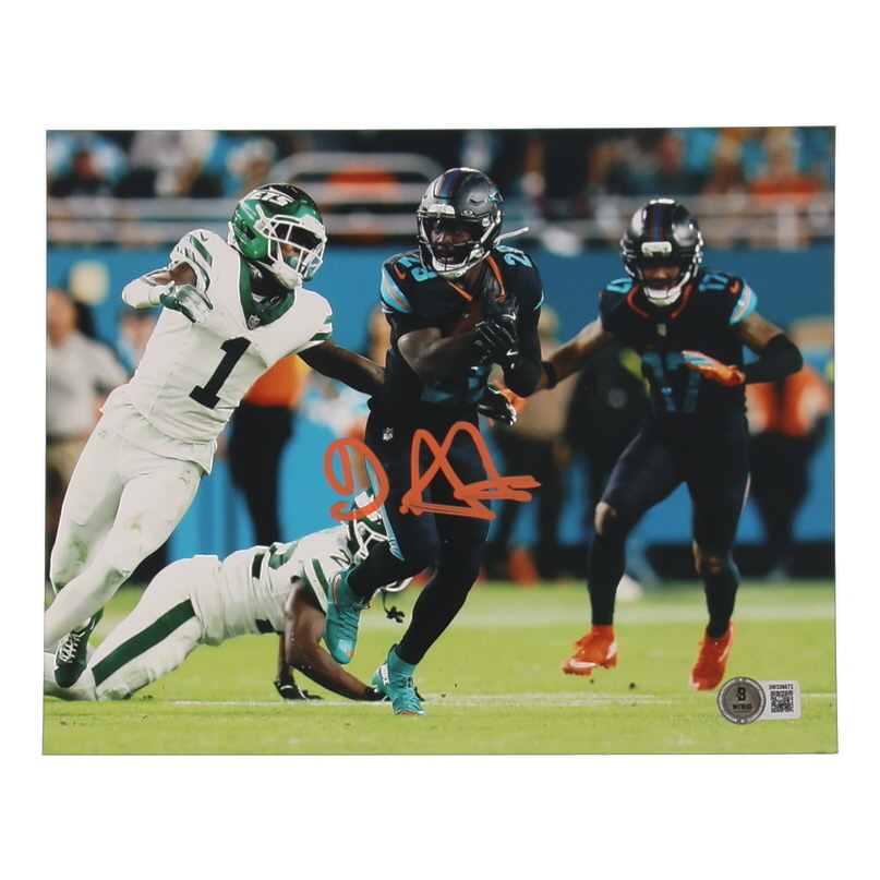De'von Achane Signed Dolphins 8x10 Photo (Beckett) at PristineAuction.com De'von Achane Signed Dolphins 8x10 Photo (Beckett) at PristineAuction.com