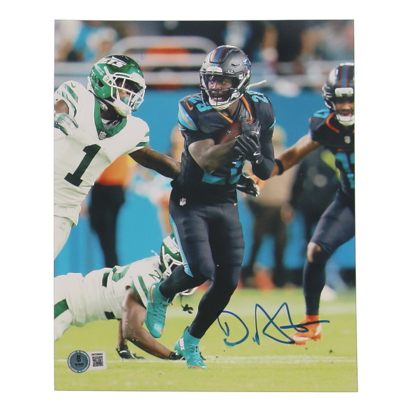 De'von Achane Signed Dolphins 8x10 Photo (Beckett) at PristineAuction.com De'von Achane Signed Dolphins 8x10 Photo (Beckett) at PristineAuction.com