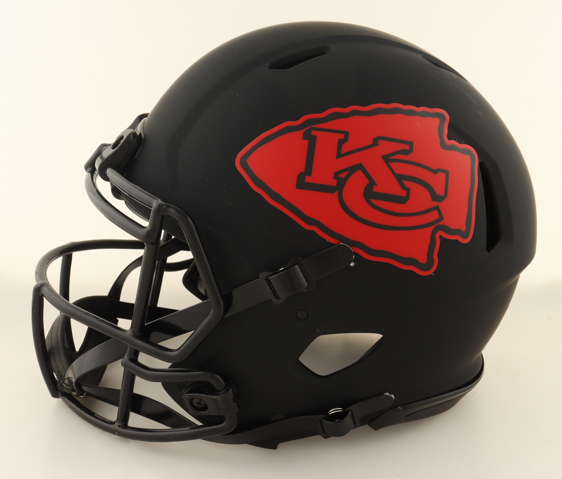 Travis Kelce Signed Chiefs Full-Size Authentic On-Field Eclipse Alternate Speed Helmet (Beckett) at PristineAuction.com Travis Kelce Signed Chiefs Full-Size Authentic On-Field Eclipse Alternate Speed Helmet (Beckett) at PristineAuction.com