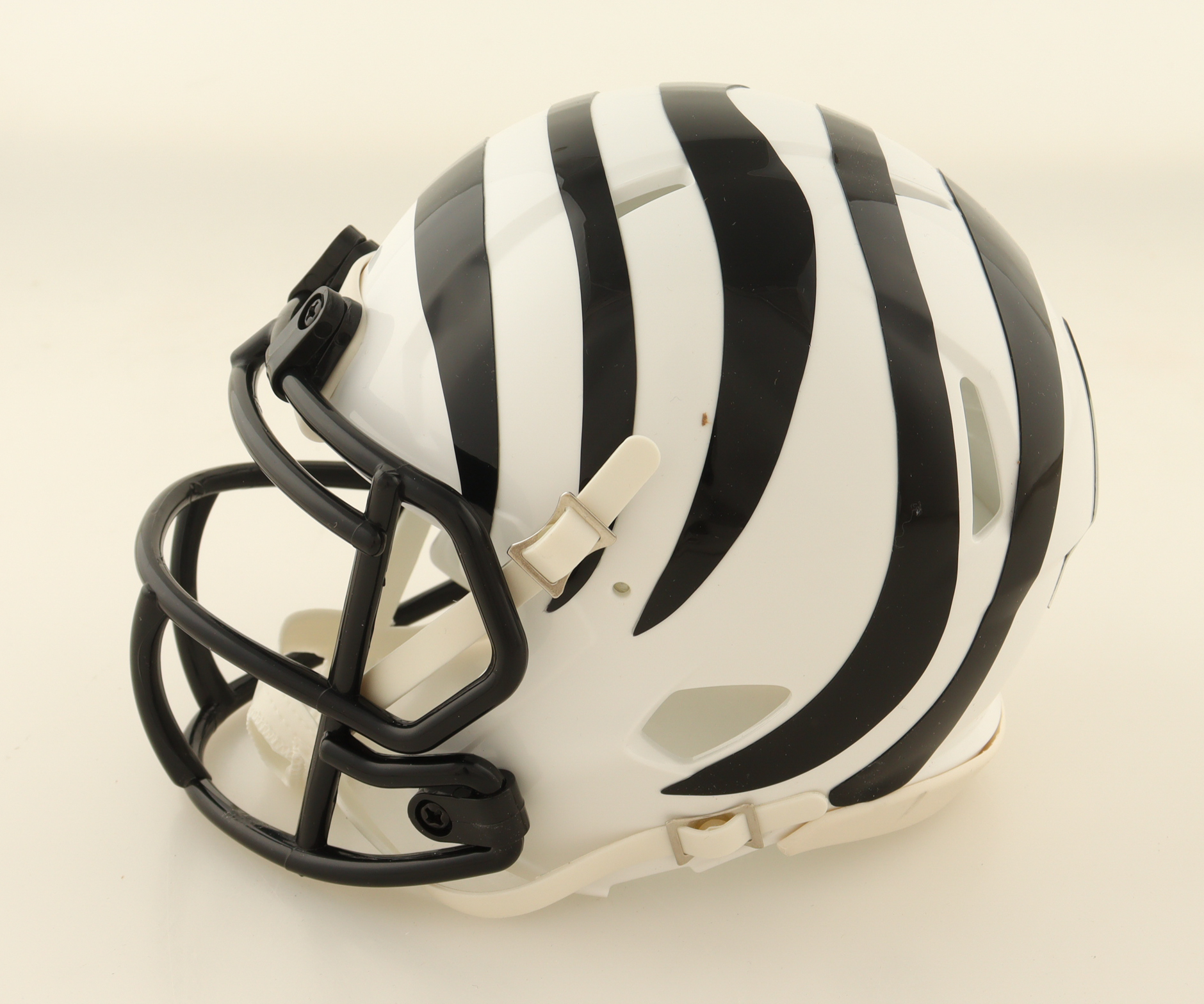 Ja'Marr Chase Signed Bengals OF Alternate Speed Mini Helmet (Beckett) at PristineAuction.com Ja'Marr Chase Signed Bengals OF Alternate Speed Mini Helmet (Beckett) at PristineAuction.com