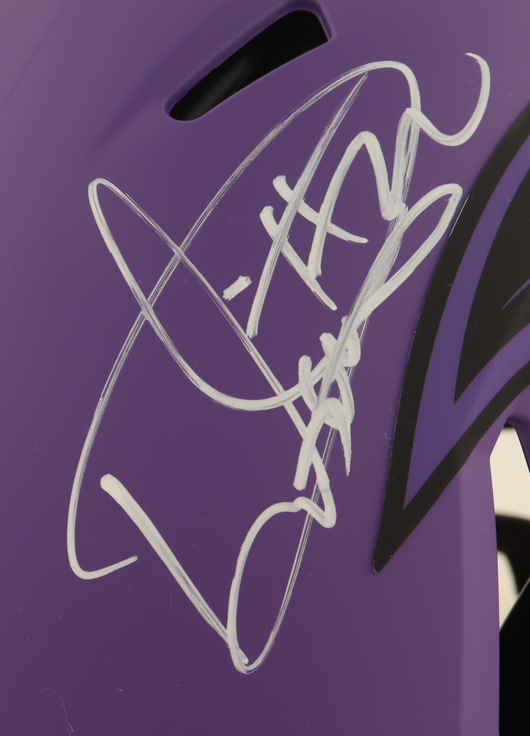 Derrick Henry Signed Ravens Full-Size Authentic On-Field Rave Alternate Speed Helmet (Beckett) at PristineAuction.com Derrick Henry Signed Ravens Full-Size Authentic On-Field Rave Alternate Speed Helmet (Beckett) at PristineAuction.com