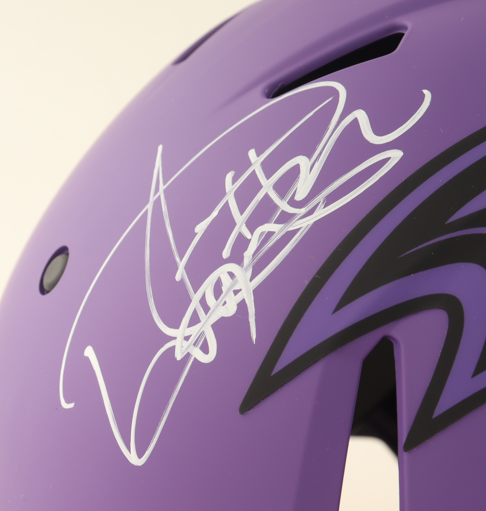 Derrick Henry Signed Ravens Full-Size Authentic On-Field Rave Alternate Speed Helmet (Beckett) at PristineAuction.com Derrick Henry Signed Ravens Full-Size Authentic On-Field Rave Alternate Speed Helmet (Beckett) at PristineAuction.com