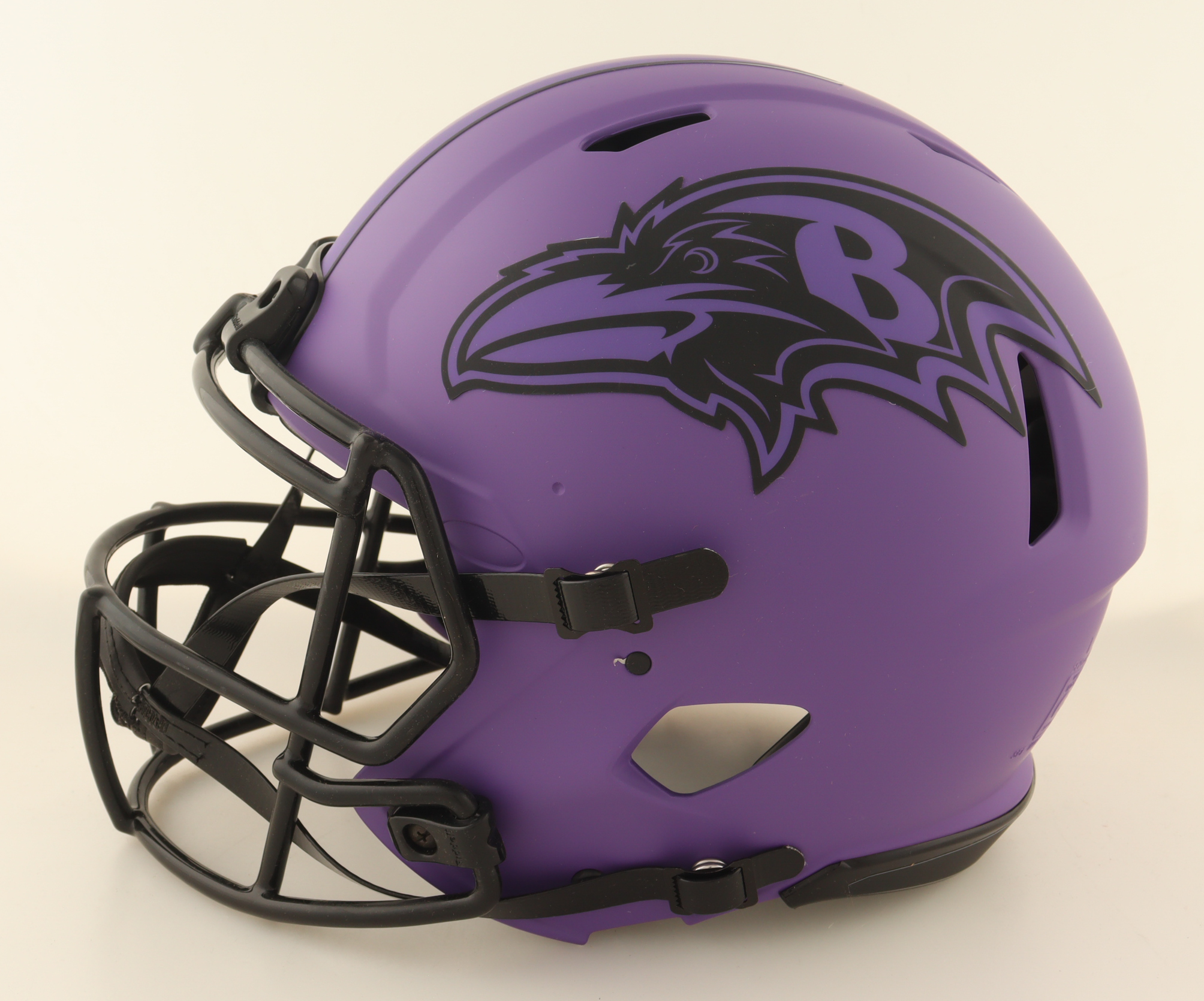 Derrick Henry Signed Ravens Full-Size Authentic On-Field Rave Alternate Speed Helmet (Beckett) at PristineAuction.com Derrick Henry Signed Ravens Full-Size Authentic On-Field Rave Alternate Speed Helmet (Beckett) at PristineAuction.com