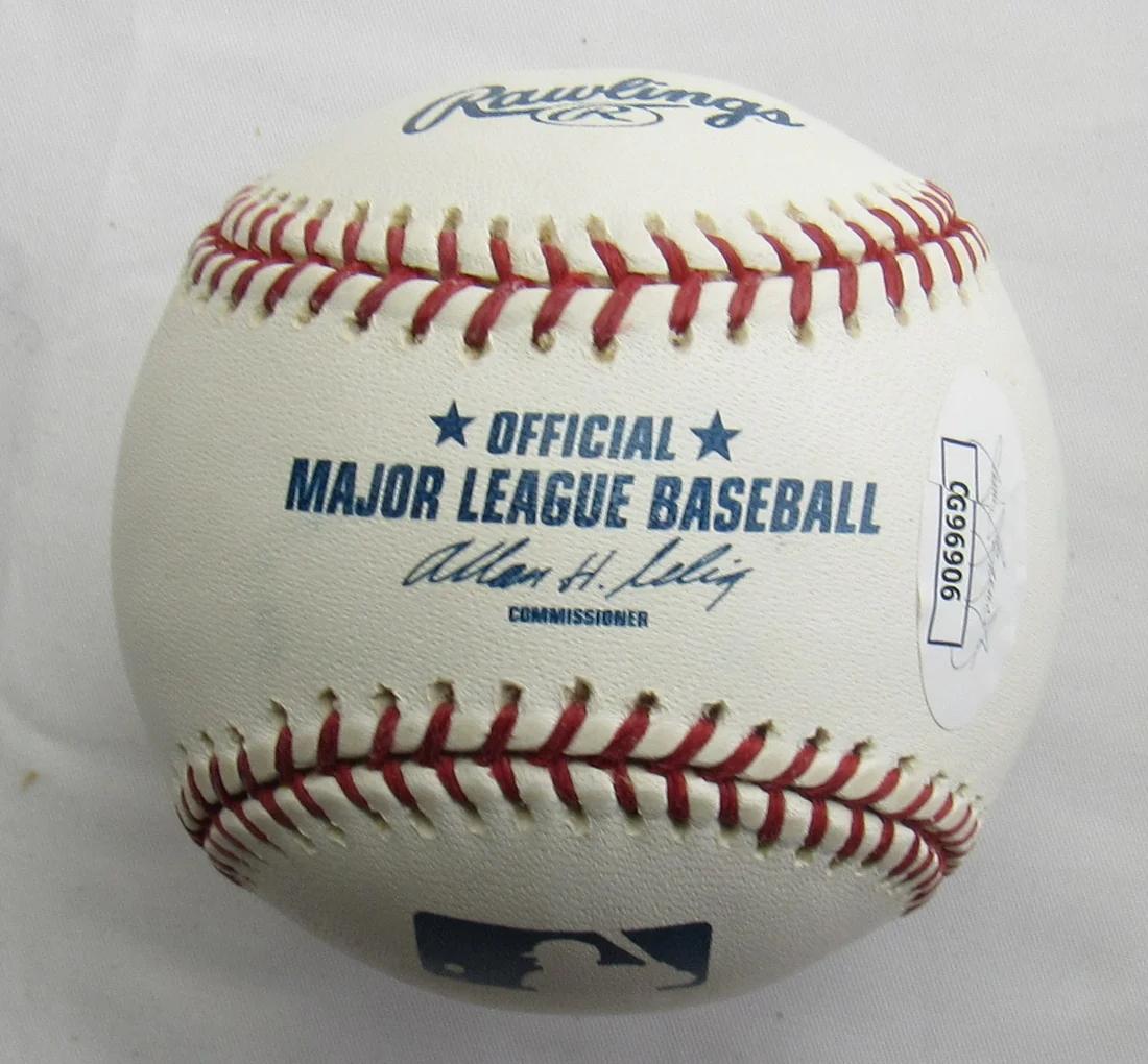 Carlton Fisk Signed OML Baseball (JSA) at PristineAuction.com Carlton Fisk Signed OML Baseball (JSA) at PristineAuction.com