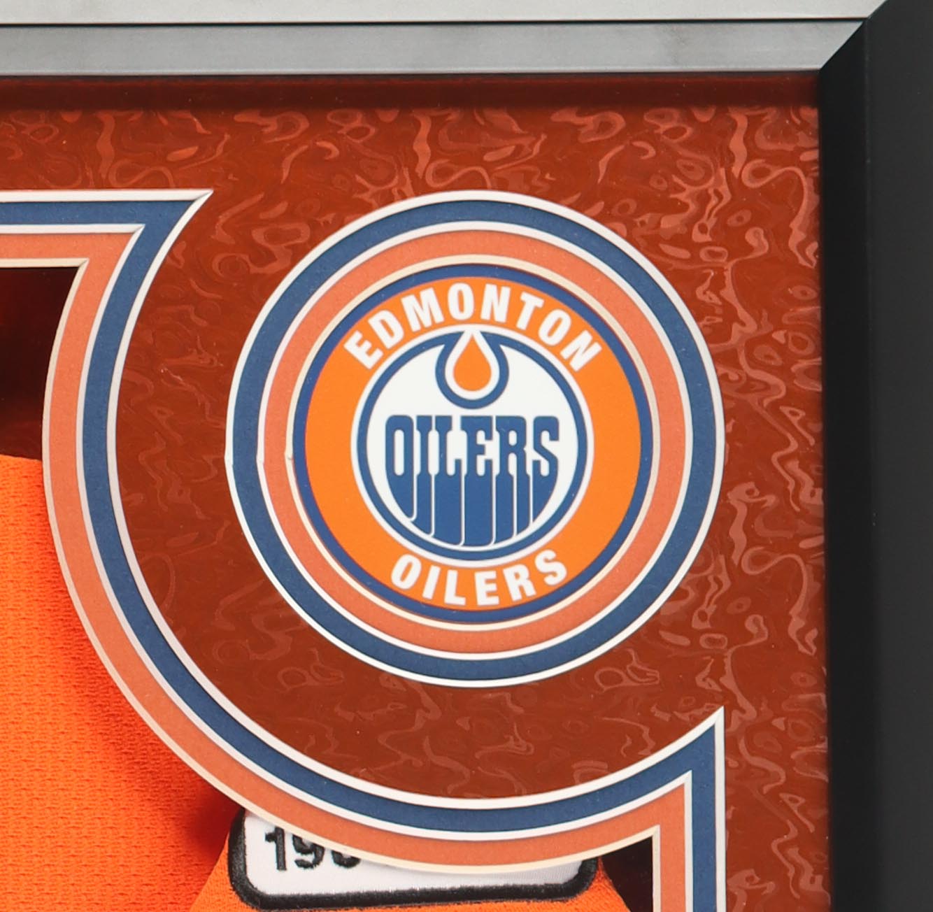 Wayne Gretzky Signed Oilers Custom Framed Jersey with LED Display & (2) PSA 10 Graded Cards (JSA) at PristineAuction.com Wayne Gretzky Signed Oilers Custom Framed Jersey with LED Display & (2) PSA 10 Graded Cards (JSA) at PristineAuction.com