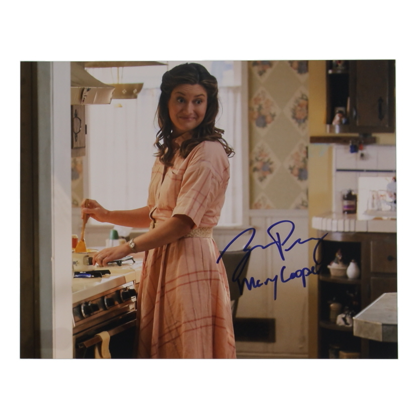 Zoe Perry Signed "Young Sheldon" 8x10 Photo Inscribed "Mary Cooper" (Beckett) at PristineAuction.com Zoe Perry Signed "Young Sheldon" 8x10 Photo Inscribed "Mary Cooper" (Beckett) at PristineAuction.com