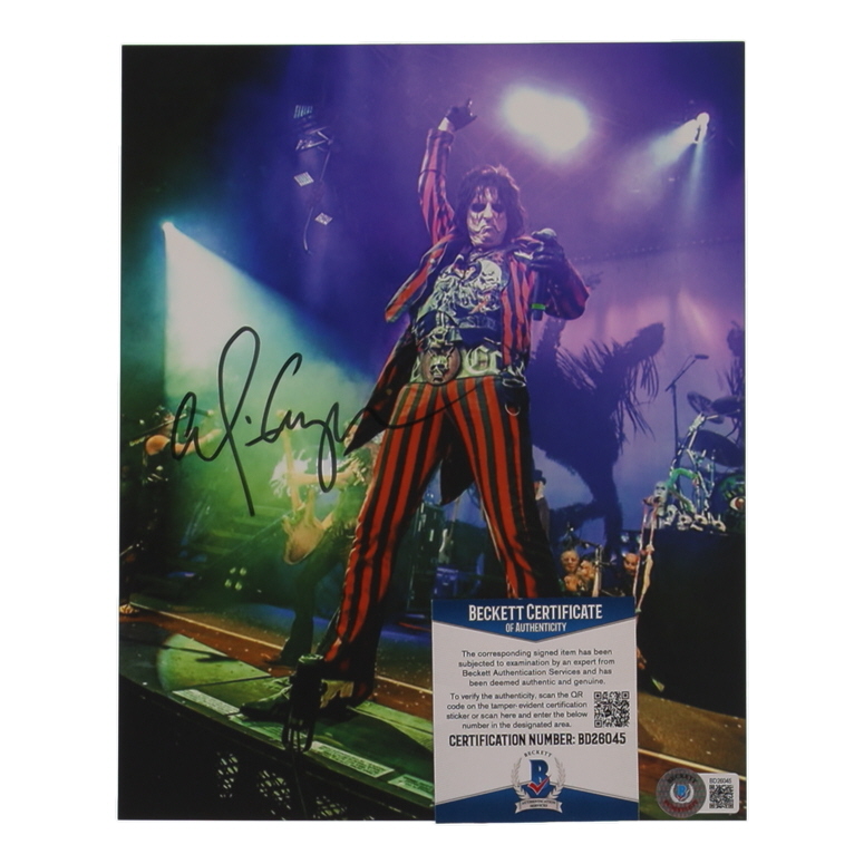 Alice Cooper Signed 8x10 Photo (Beckett) at PristineAuction.com Alice Cooper Signed 8x10 Photo (Beckett) at PristineAuction.com