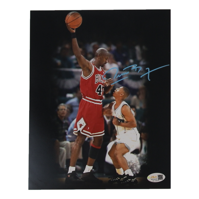 Muggsy Bogues Signed Hornets 8x10 Photo (JSA) at PristineAuction.com Muggsy Bogues Signed Hornets 8x10 Photo (JSA) at PristineAuction.com