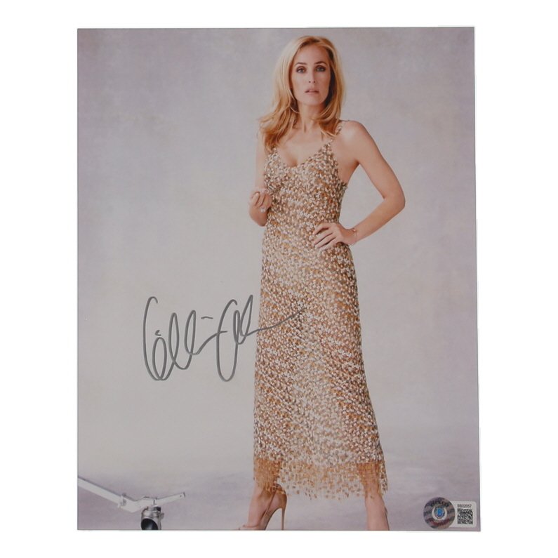 Gillian Anderson Signed 8x10 Photo (Beckett) at PristineAuction.com Gillian Anderson Signed 8x10 Photo (Beckett) at PristineAuction.com