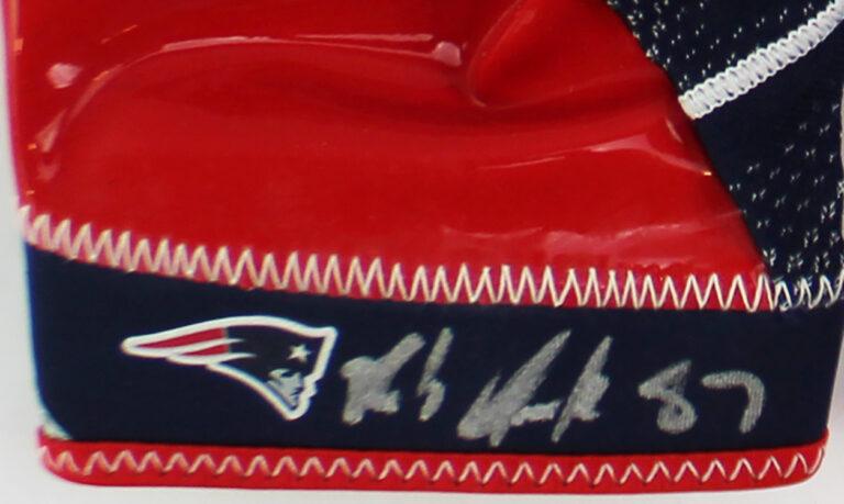 Rob Gronkowski Signed Patriots Nike Gloves (Radtke) at PristineAuction.com Rob Gronkowski Signed Patriots Nike Gloves (Radtke) at PristineAuction.com