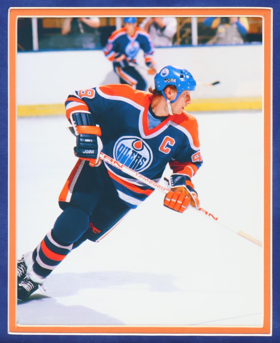 Wayne Gretsky Signed Custom Framed Jersey Display (PSA) at PristineAuction.com Wayne Gretsky Signed Custom Framed Jersey Display (PSA) at PristineAuction.com