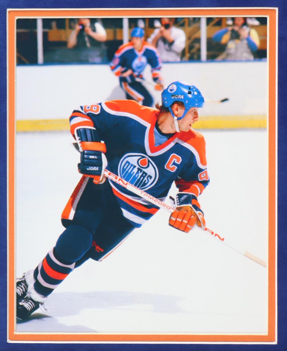 Wayne Gretsky Signed Custom Framed Jersey Display (PSA) at PristineAuction.com Wayne Gretsky Signed Custom Framed Jersey Display (PSA) at PristineAuction.com