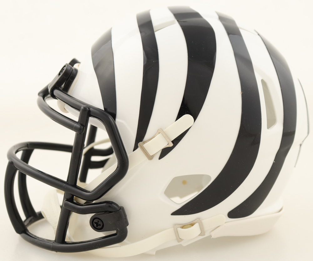 Kris Jenkins Signed Bengals Alternate Speed Mini Helmet (Beckett) at PristineAuction.com Kris Jenkins Signed Bengals Alternate Speed Mini Helmet (Beckett) at PristineAuction.com