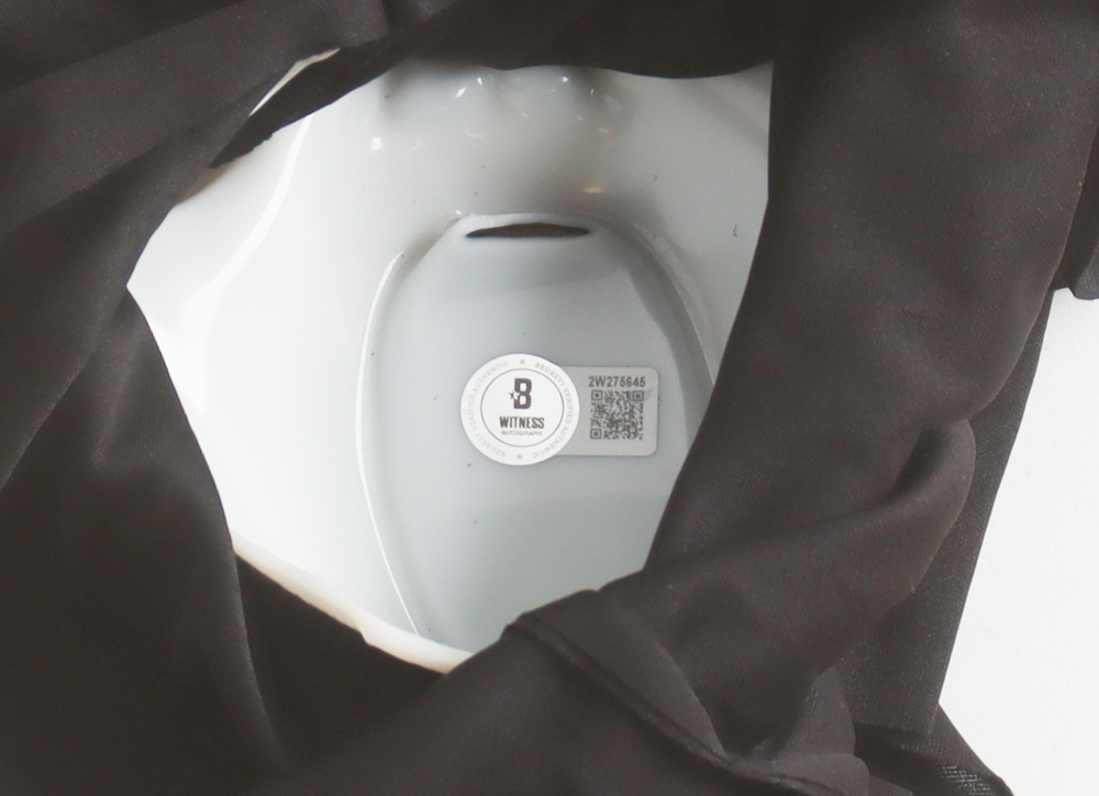 Skeet Ulrich & Matthew Lillard Signed "Scream" Ghostface Mask (Beckett) at PristineAuction.com Skeet Ulrich & Matthew Lillard Signed "Scream" Ghostface Mask (Beckett) at PristineAuction.com