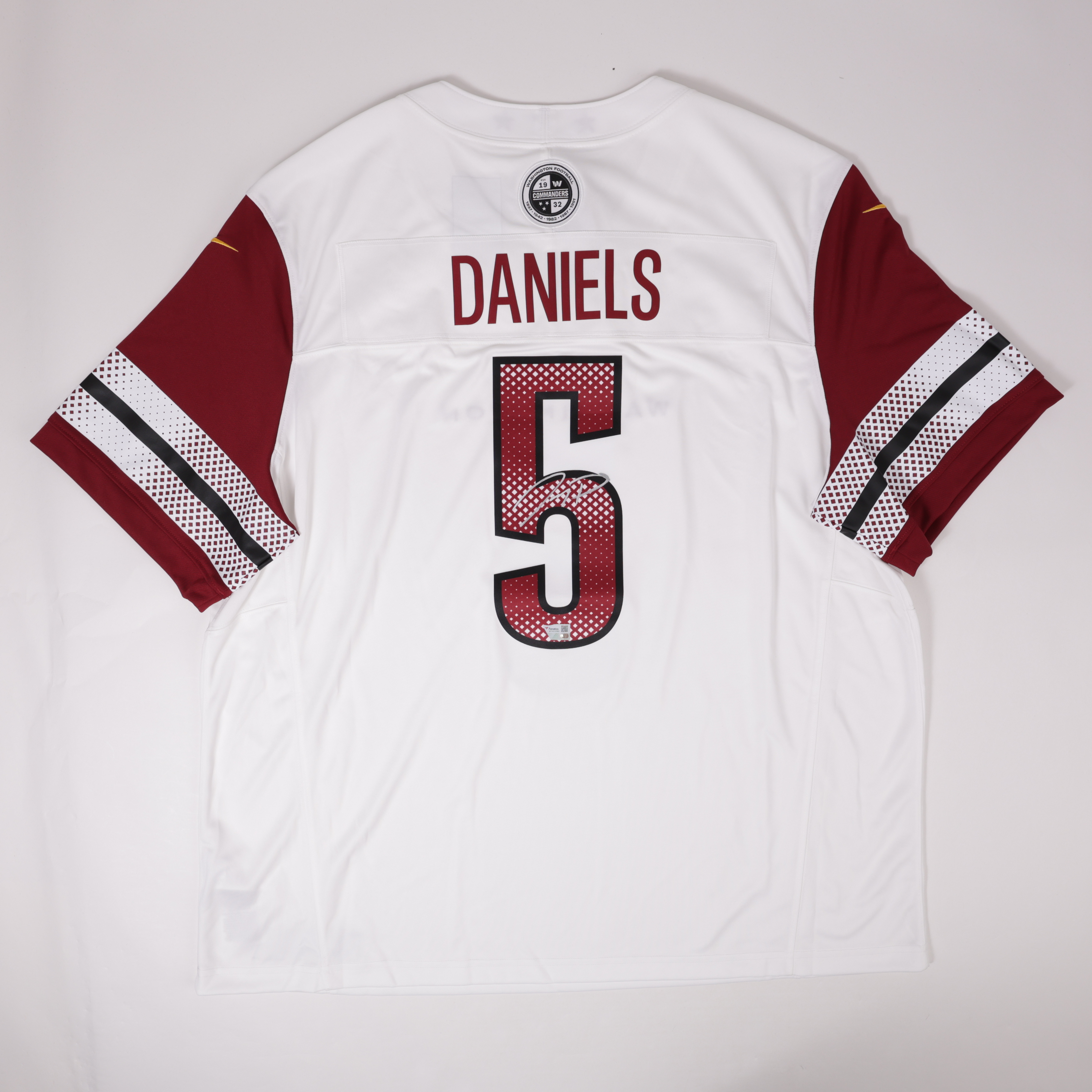 Scortchin' Hot Heroes - NFL Jersey Edition Mystery Box at PristineAuction.com Scortchin' Hot Heroes - NFL Jersey Edition Mystery Box at PristineAuction.com