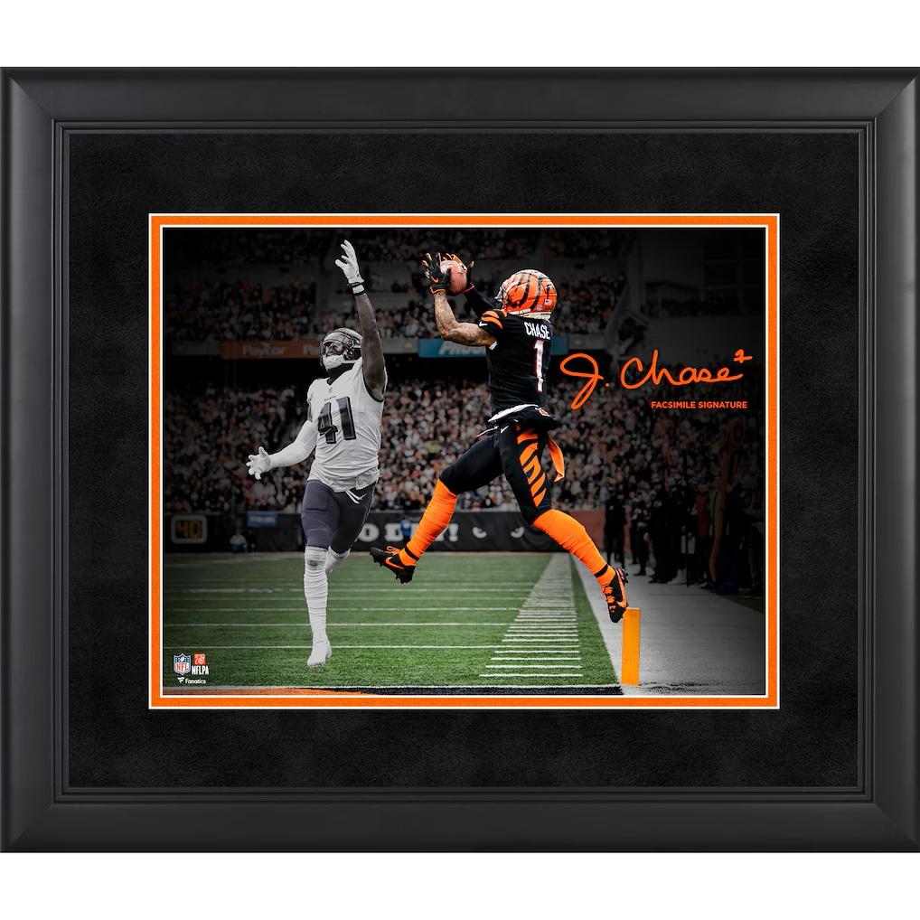 Ja'Marr Chase Bengals Custom Framed Spotlight Photo at PristineAuction.com Ja'Marr Chase Bengals Custom Framed Spotlight Photo at PristineAuction.com