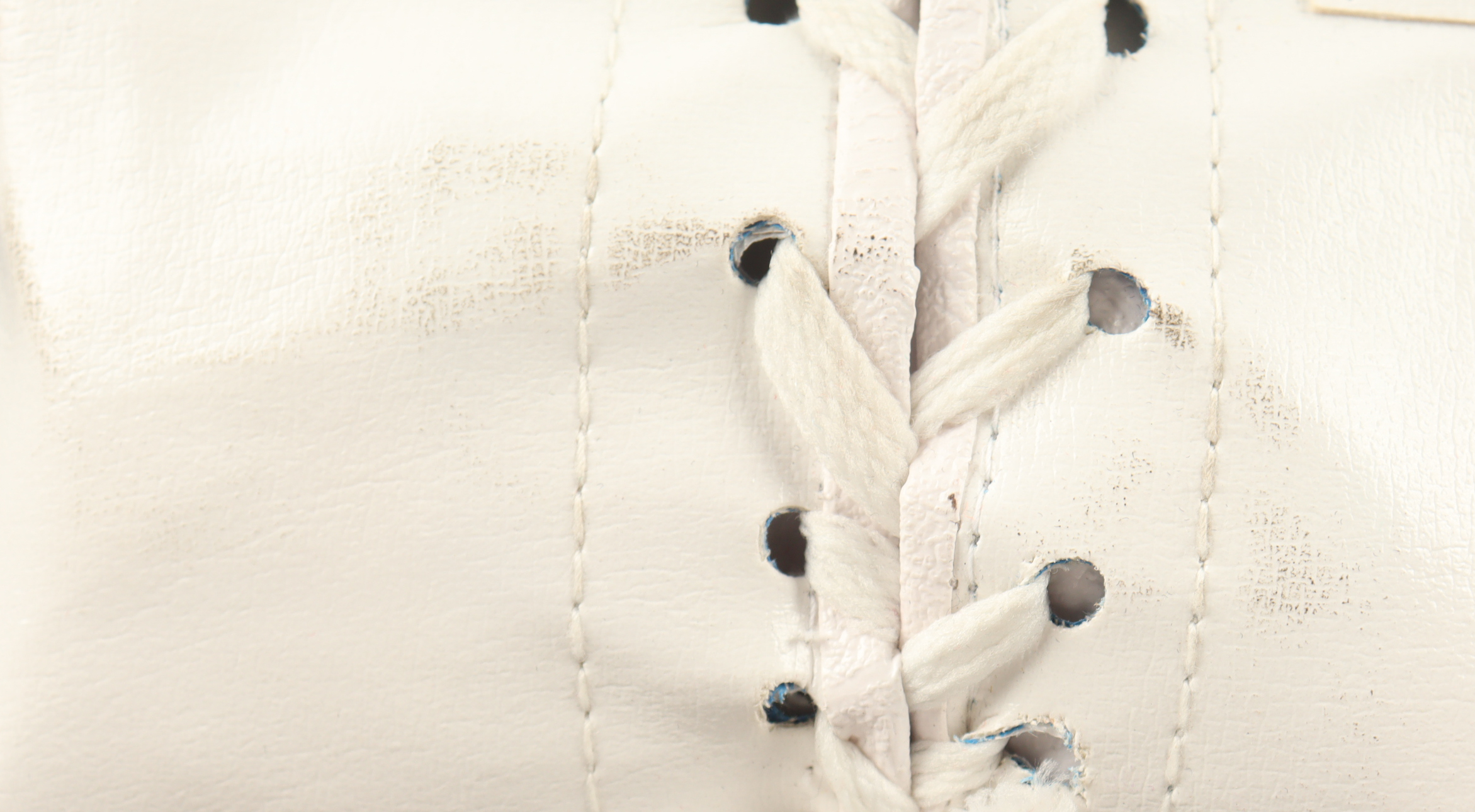 Julio Cesar Chavez, Marco Barrera & Erik Morales Signed Mexico Boxing Glove Set of (2) (JSA) at PristineAuction.com Julio Cesar Chavez, Marco Barrera & Erik Morales Signed Mexico Boxing Glove Set of (2) (JSA) at PristineAuction.com