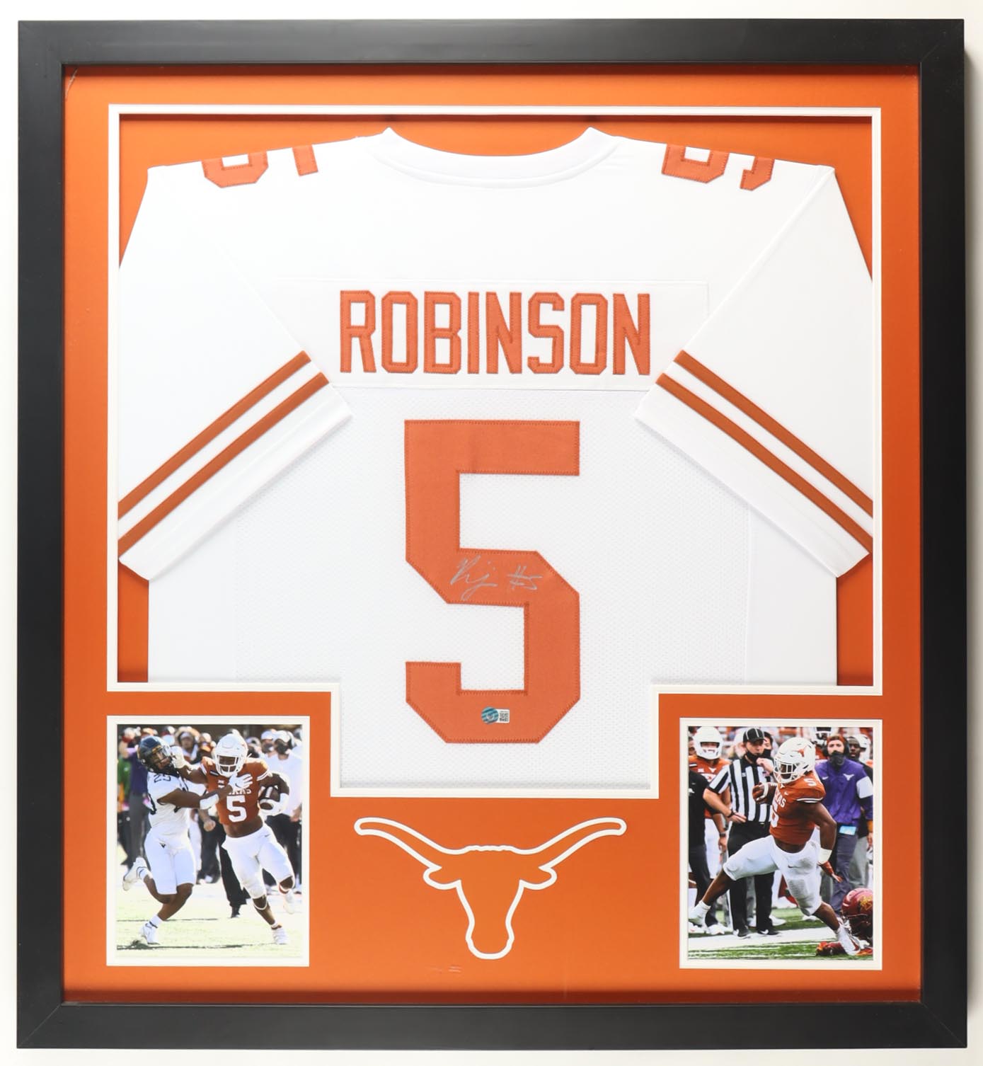 Bijan Robinson Signed Custom Framed Jersey Display (Beckett) at PristineAuction.com Bijan Robinson Signed Custom Framed Jersey Display (Beckett) at PristineAuction.com