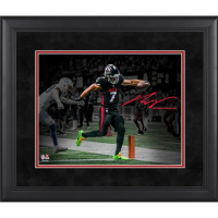 Bijan Robinson Falcons Custom Framed Spotlight Photo at PristineAuction.com