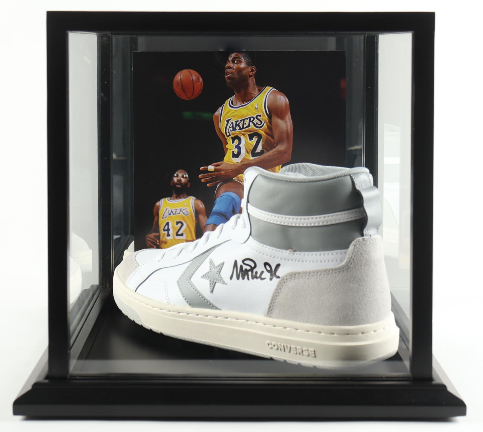 Magic Johnson Signed Converse All Star White Leather Shoe With Wood Display Case & Photo (Beckett) at PristineAuction.com Magic Johnson Signed Converse All Star White Leather Shoe With Wood Display Case & Photo (Beckett) at PristineAuction.com