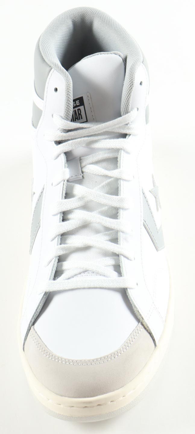 Magic Johnson Signed Converse All Star White Leather Shoe With Wood Display Case & Photo (Beckett) at PristineAuction.com Magic Johnson Signed Converse All Star White Leather Shoe With Wood Display Case & Photo (Beckett) at PristineAuction.com