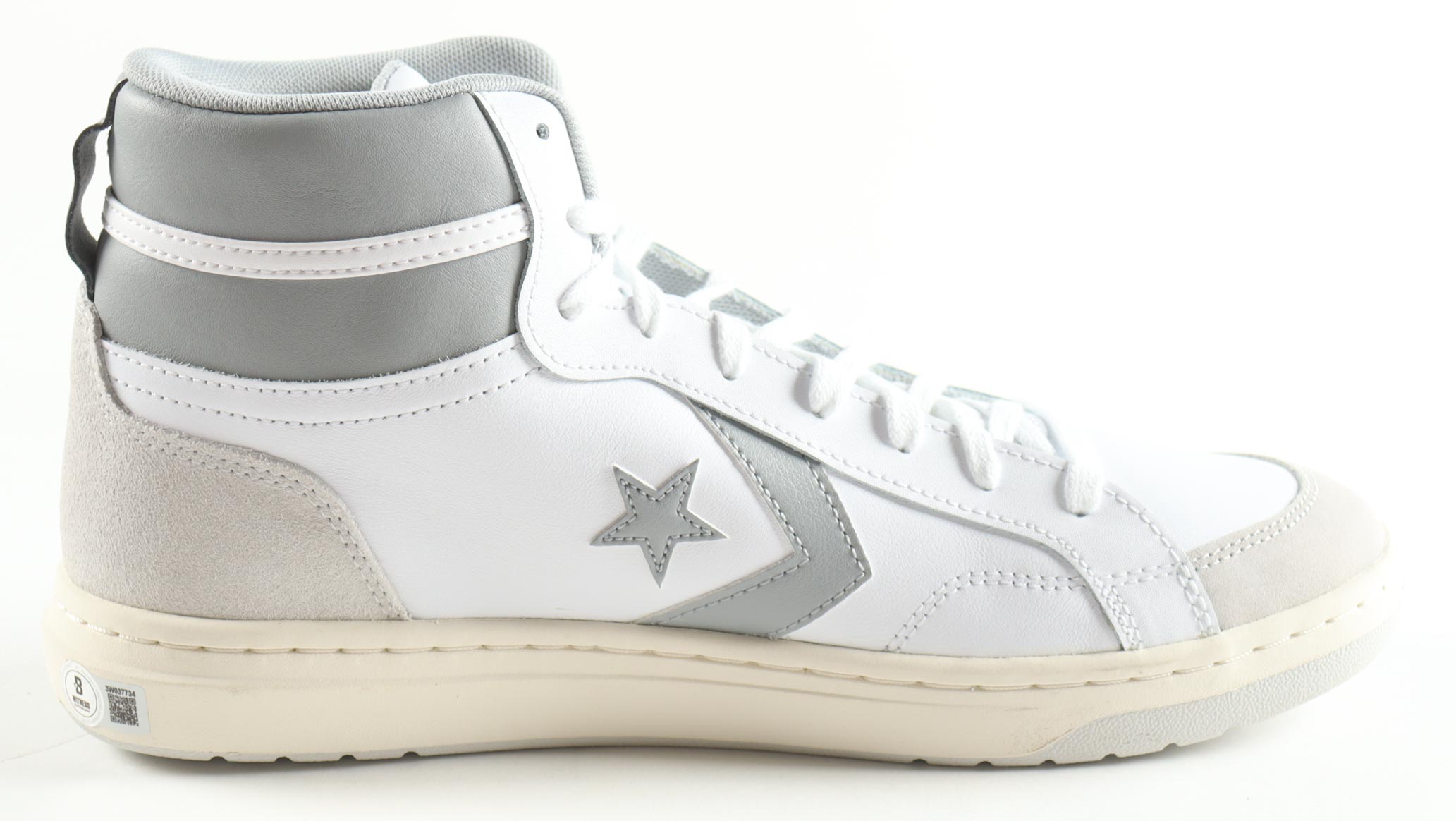 Magic Johnson Signed Converse All Star White Leather Shoe With Wood Display Case & Photo (Beckett) at PristineAuction.com Magic Johnson Signed Converse All Star White Leather Shoe With Wood Display Case & Photo (Beckett) at PristineAuction.com