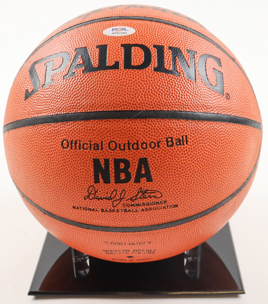 Oscar Robertson Signed NBA Basketball with Display Stand (PSA) at PristineAuction.com Oscar Robertson Signed NBA Basketball with Display Stand (PSA) at PristineAuction.com